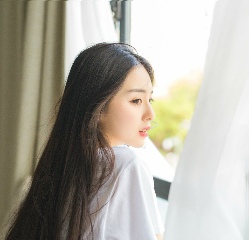 “好，好！”管家见孟达终于松口，忙不迭的点头答应一声，在孟达的带领下，两人一前一后一直走出成都。